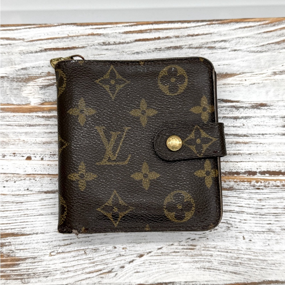 Authentic Vintage Louis Vuitton Compact Snap Wallet Monogram
